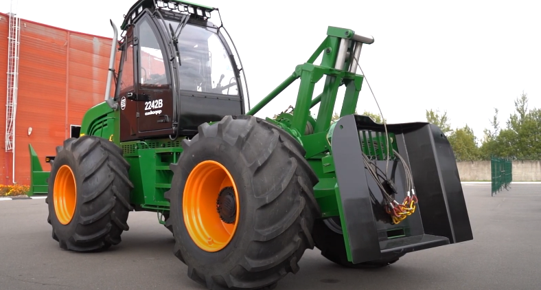 Трелевочная машина Амкодор 2242